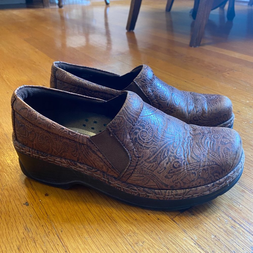 Brown Floral Clogs